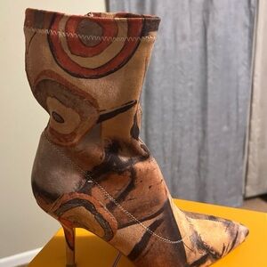 Vivianly Abstract Heeled Boots in Brown and Tan
